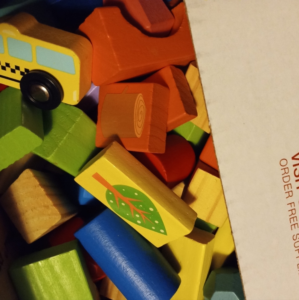 Huge box of Montessori wooden blocks (152pc) - Picture 2 of 3